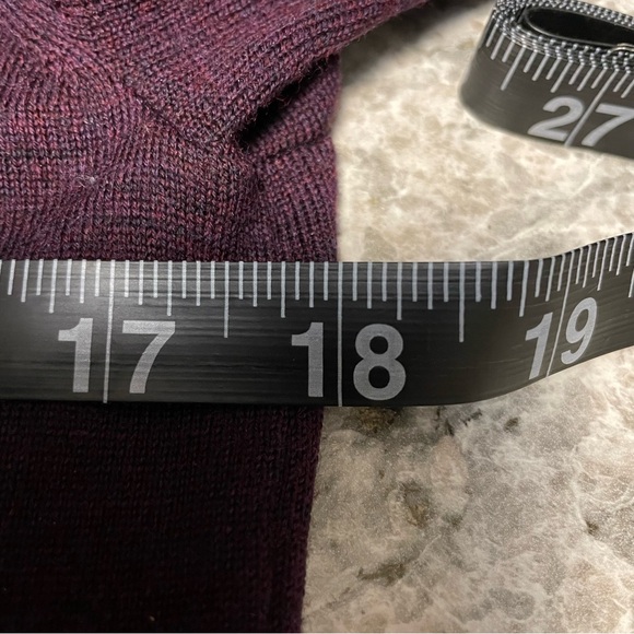 Banana Republic 100% Merino Wool Eggplant Purple V-neck Sweater Women’s Small - Picture 8 of 8